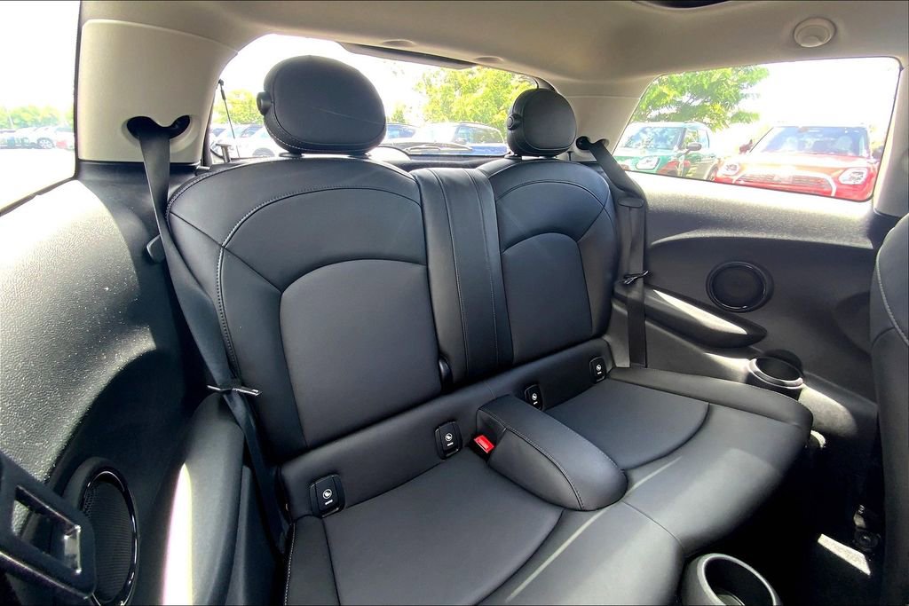 Used 2019 MINI Cooper S w/ Signature Upholstery Package image 27