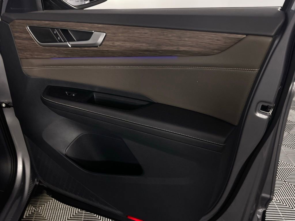 Used 2025 Volkswagen Atlas SEL image 38