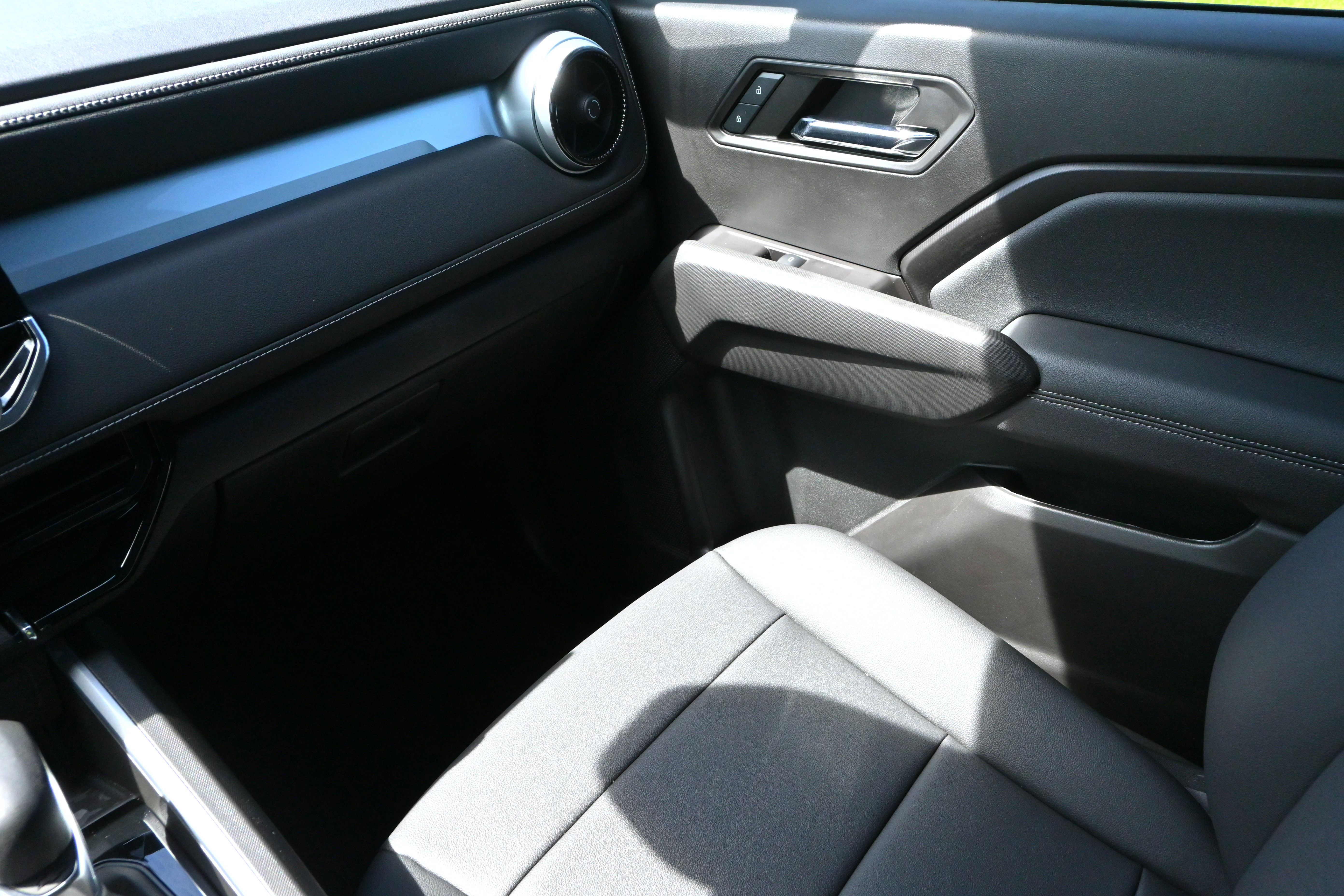 Certified 2024 Chevrolet Colorado LT w/ LT Convenience Package III image 32