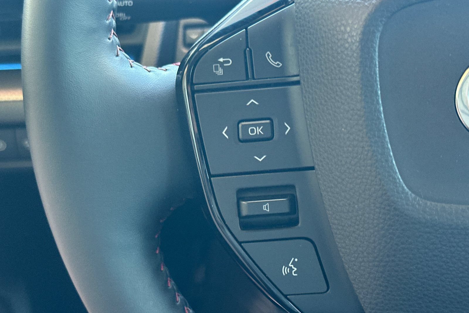 Certified 2023 Toyota Prius XLE FWD image 27