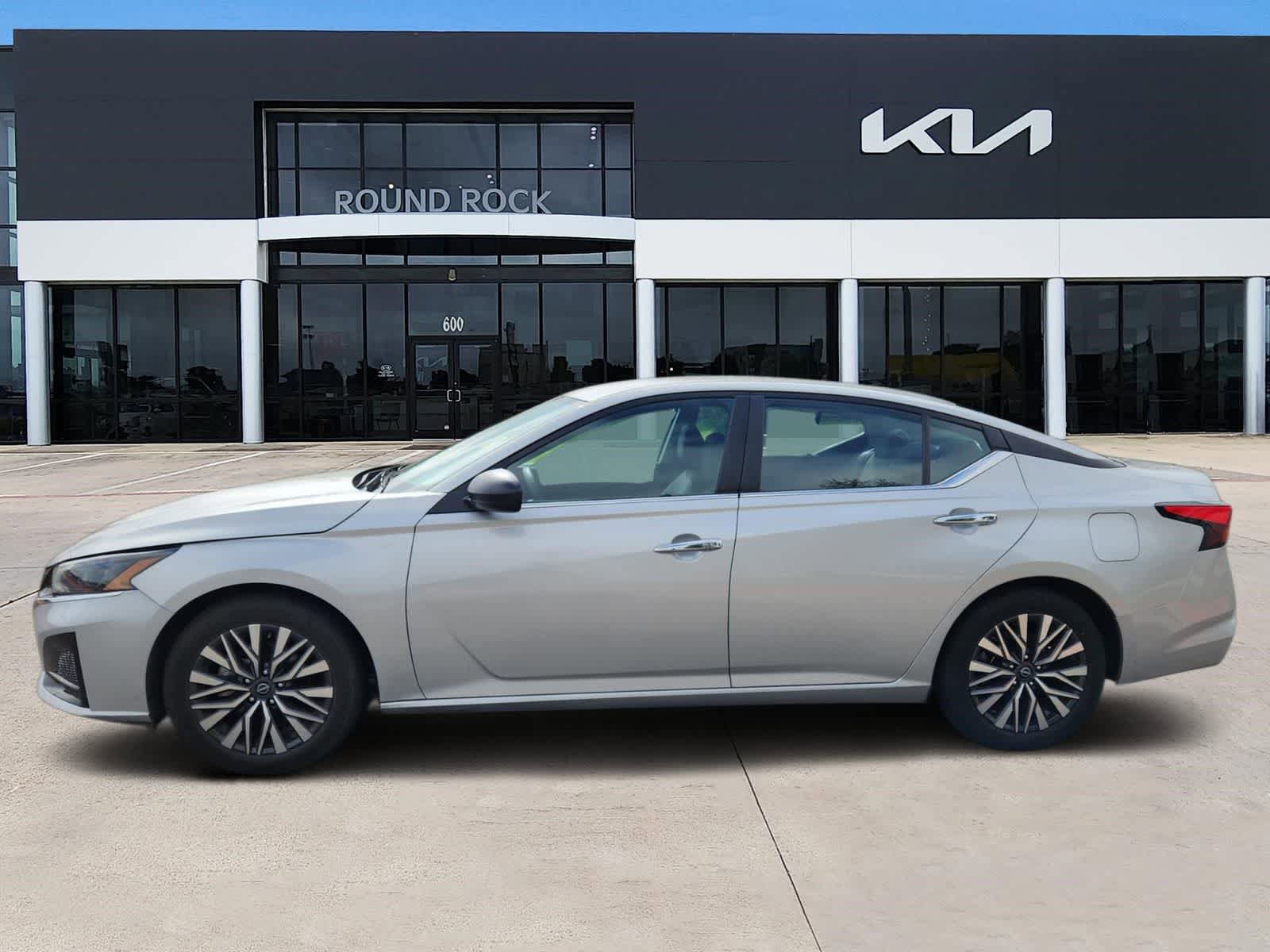 Used 2025 Nissan Altima 2.5 SV FWD image 4