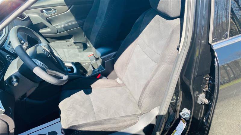 Used 2015 Nissan Rogue SV w/ SV Premium Package image 15