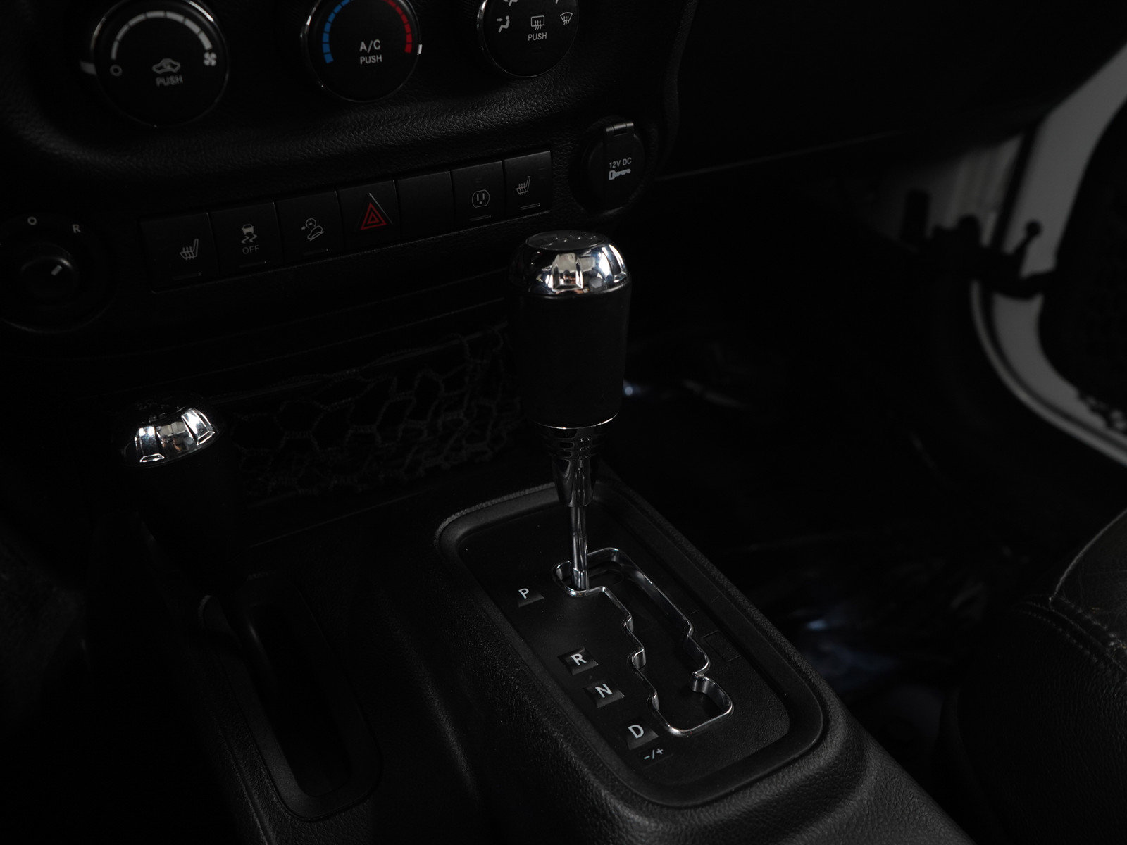 Used 2016 Jeep Wrangler Unlimited Sahara image 23