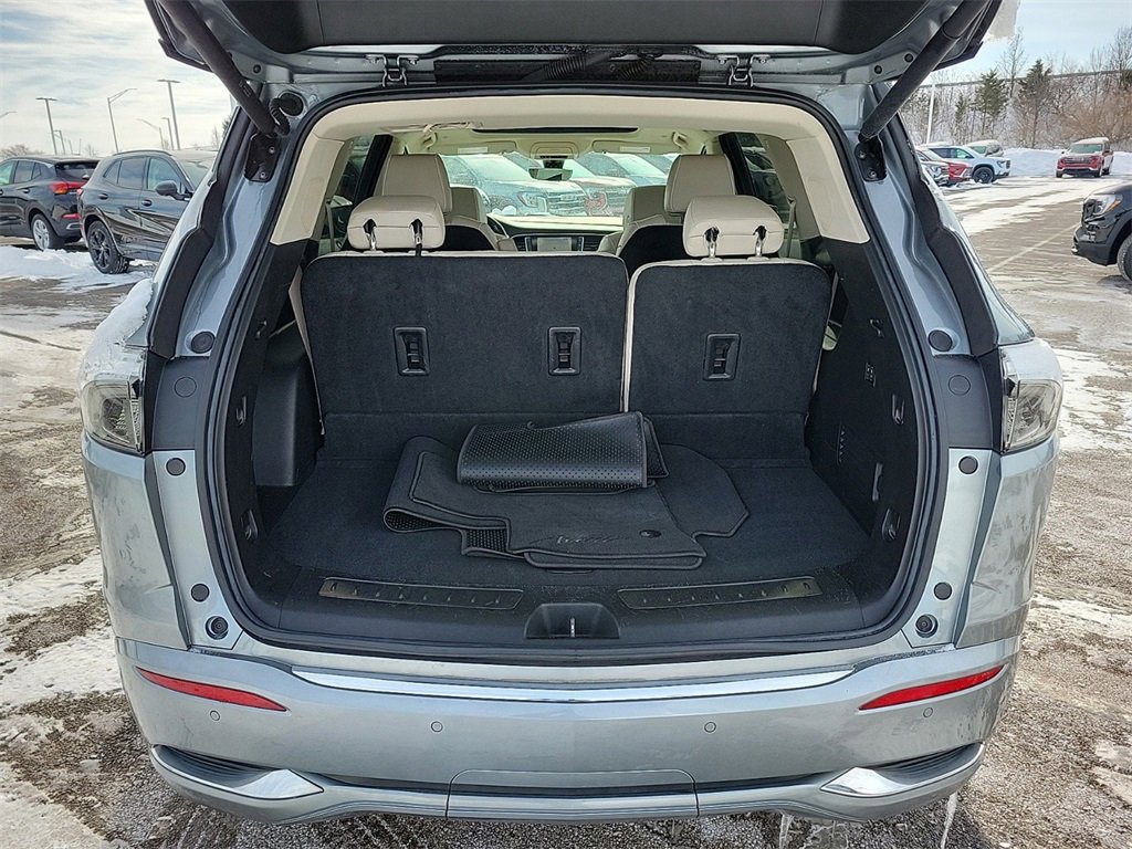 Used 2024 Buick Enclave Avenir w/ Avenir Technology Package image 7