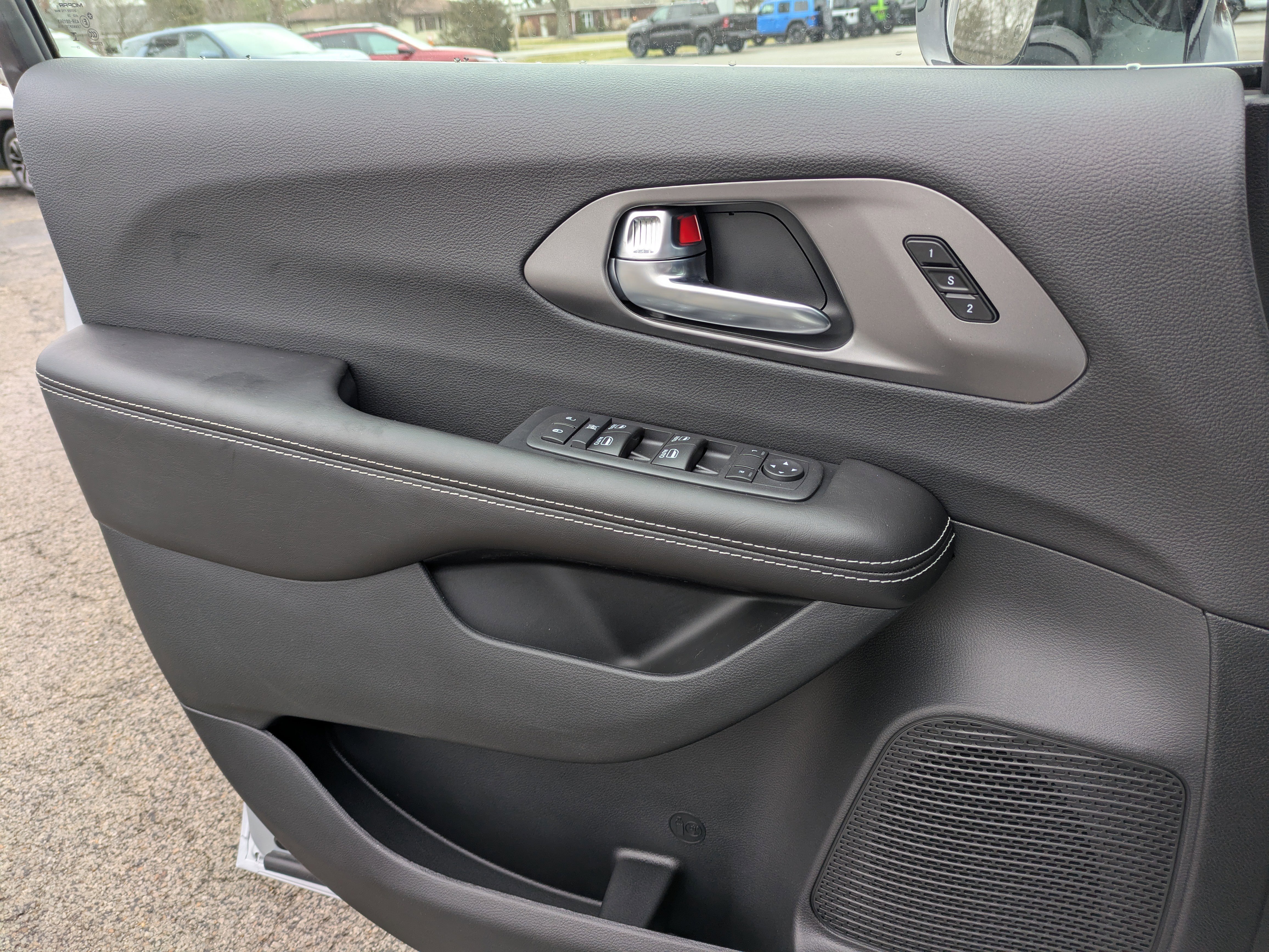 Used 2026 Chrysler Pacifica Select image 26