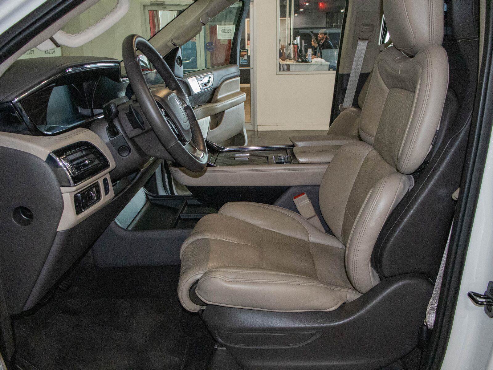 Used 2024 Lincoln Navigator Reserve AWD/4WD image 8