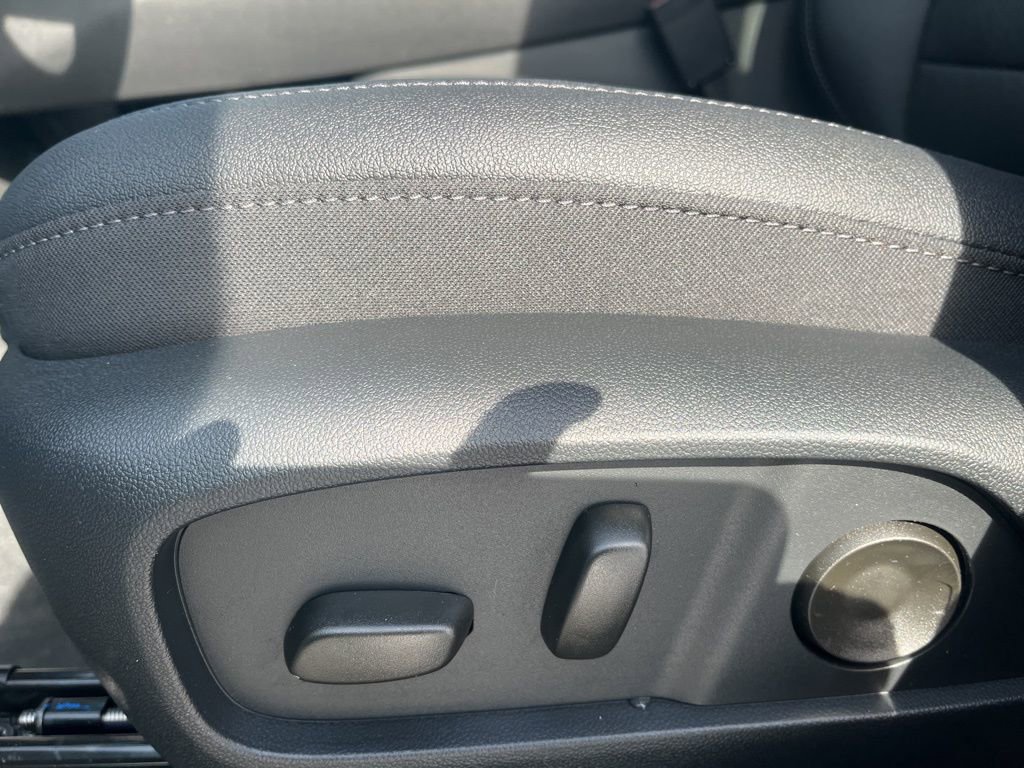 New 2026 Chevrolet Equinox LT w/ Convenience Package II image 13