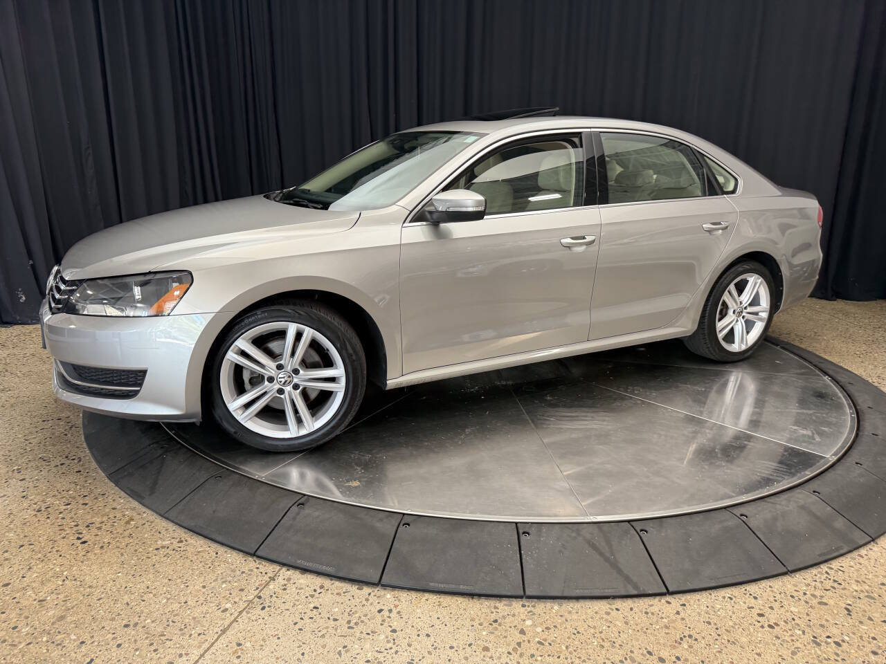 Used 2014 Volkswagen Passat 1.8T SE FWD image 11