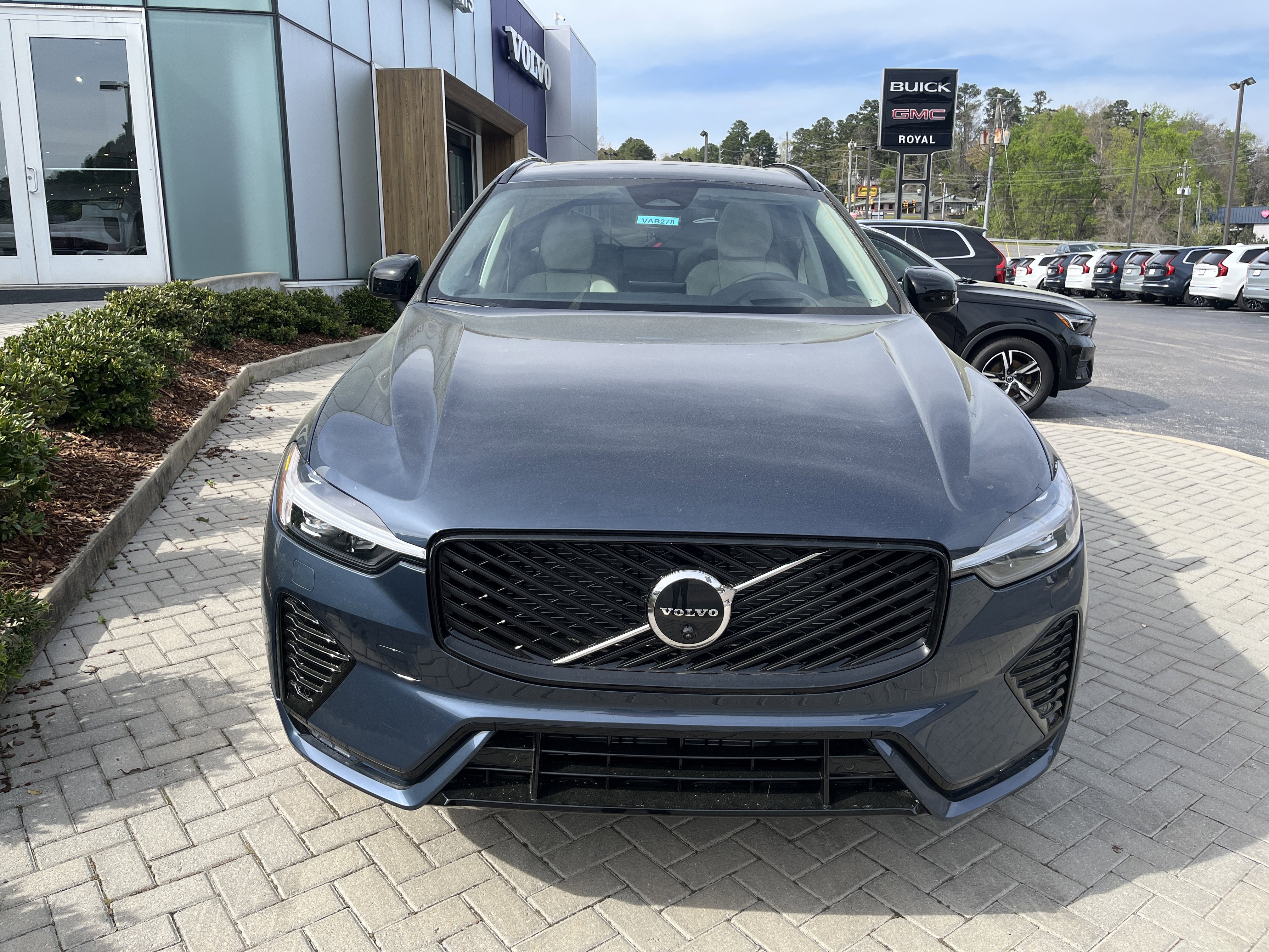 New 2026 Volvo XC60 B5 Ultra w/ Protection Package Premier image 7