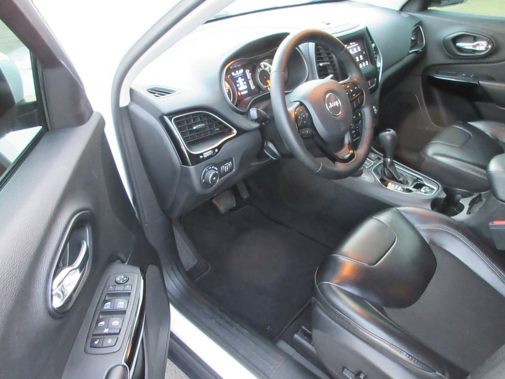 Used 2021 Jeep Cherokee Latitude Plus AWD/4WD image 12