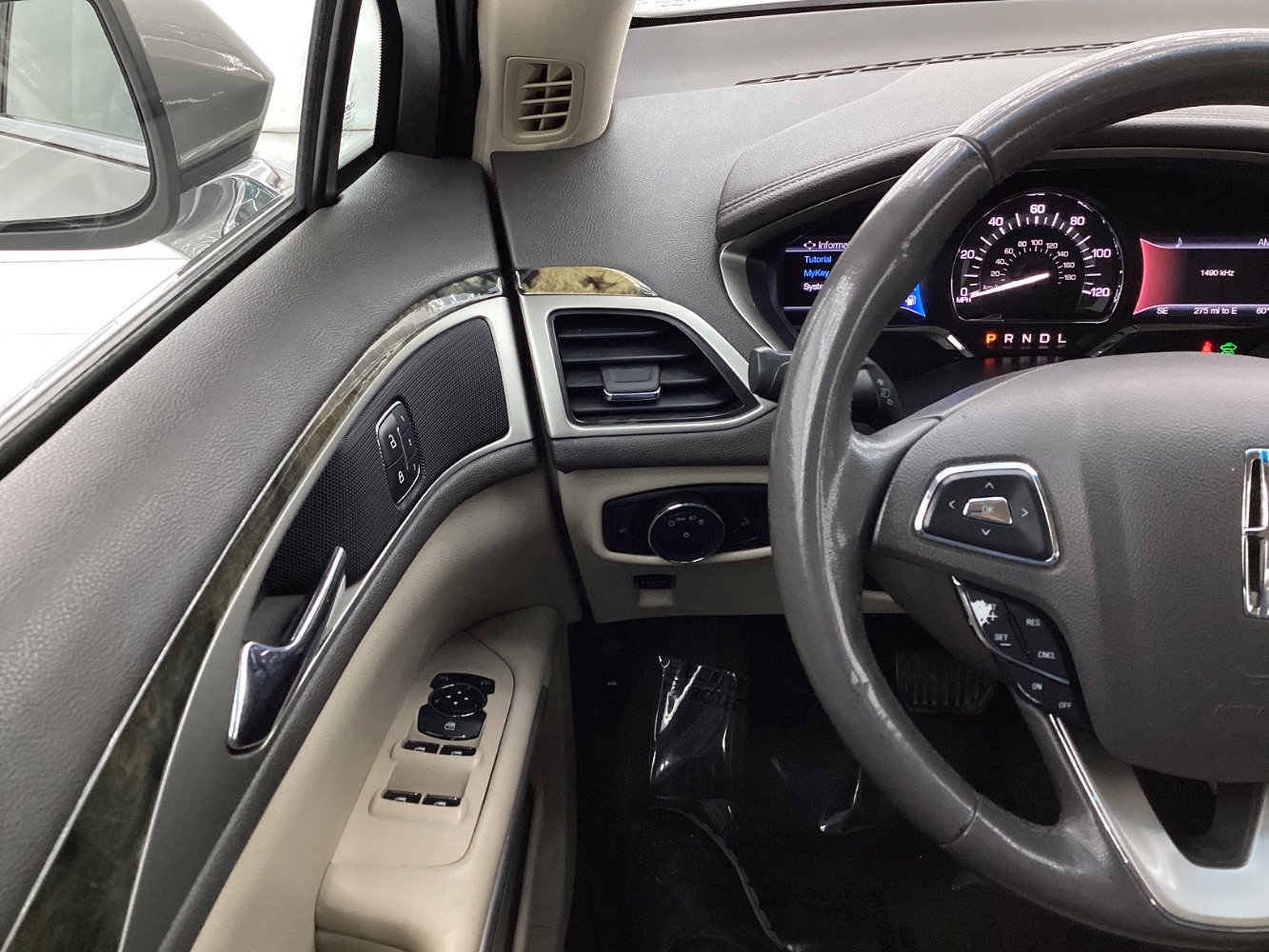 Used 2016 Lincoln MKZ Hybrid image 32