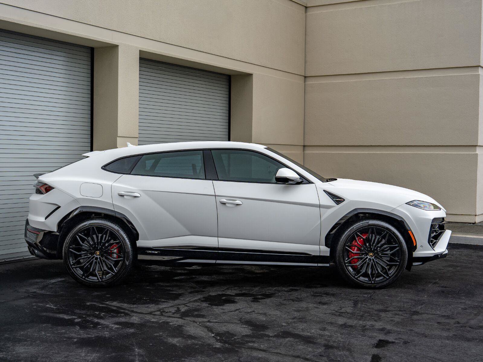 Used 2025 Lamborghini Urus SE AWD/4WD image 4