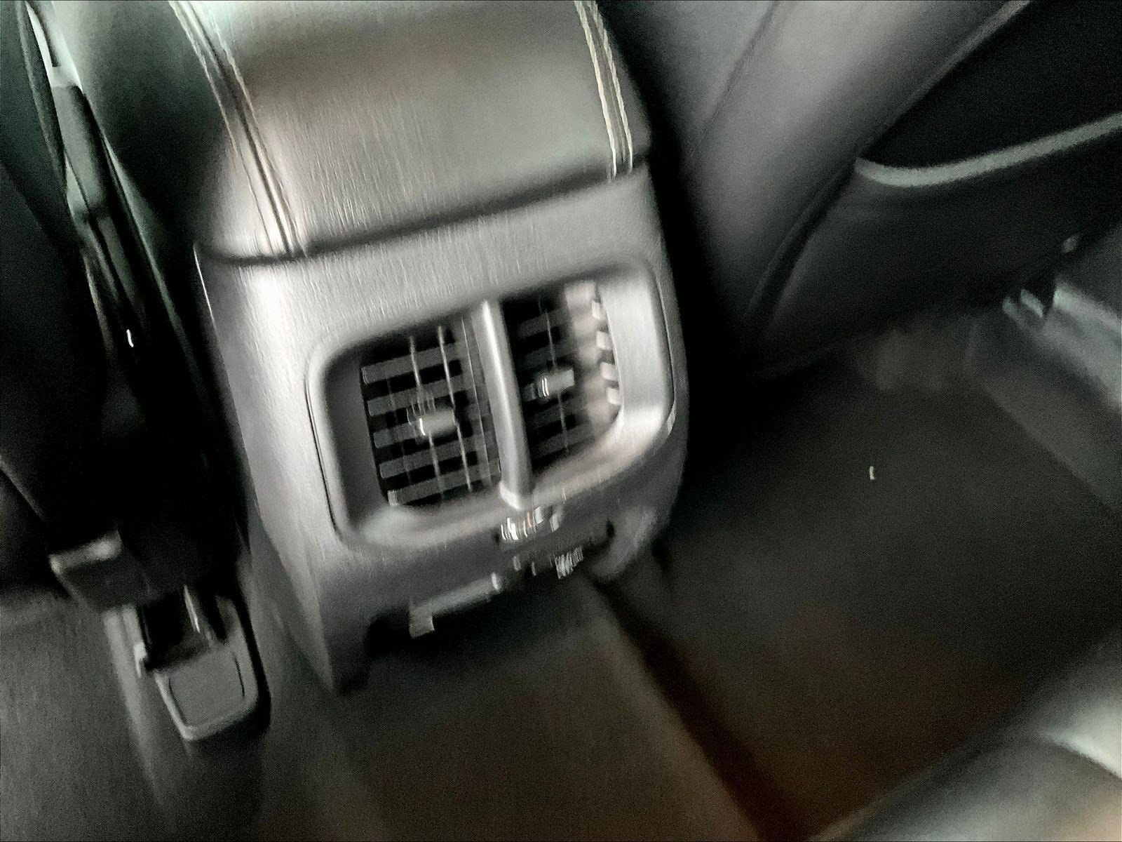 Used 2019 Jeep Cherokee Limited AWD/4WD image 10