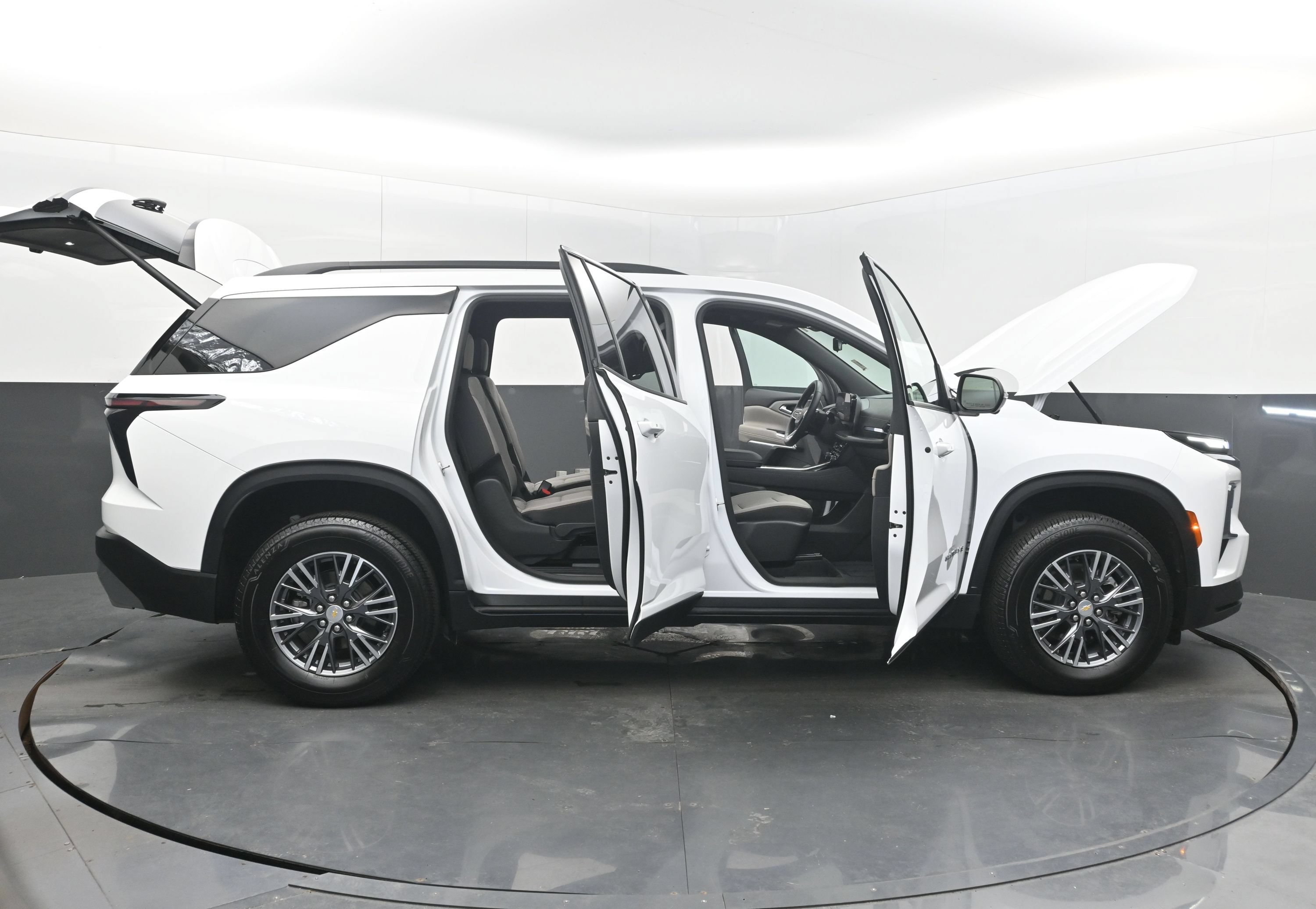 Certified 2026 Chevrolet Traverse LT w/ Driver Confidence Package FWD image 47