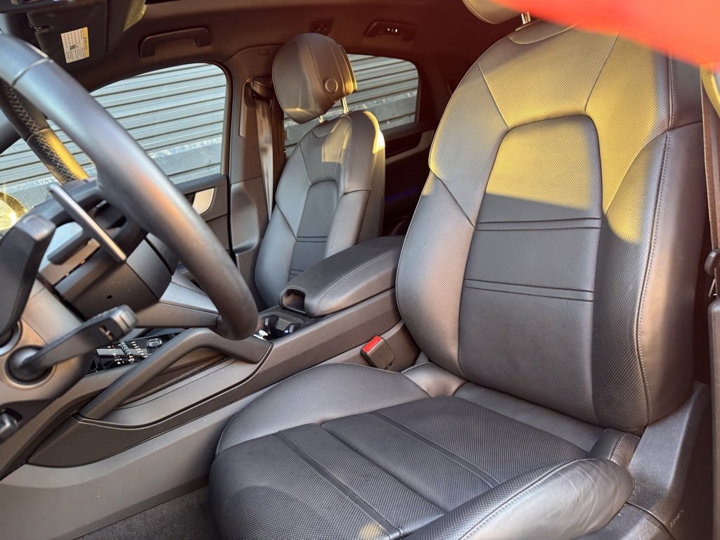Certified 2025 Porsche Cayenne Coupe image 15