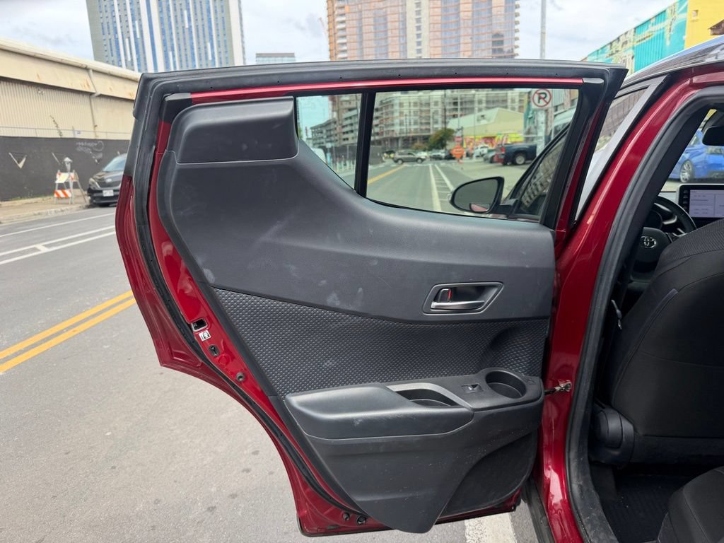 Used 2019 Toyota C-HR XLE FWD image 10