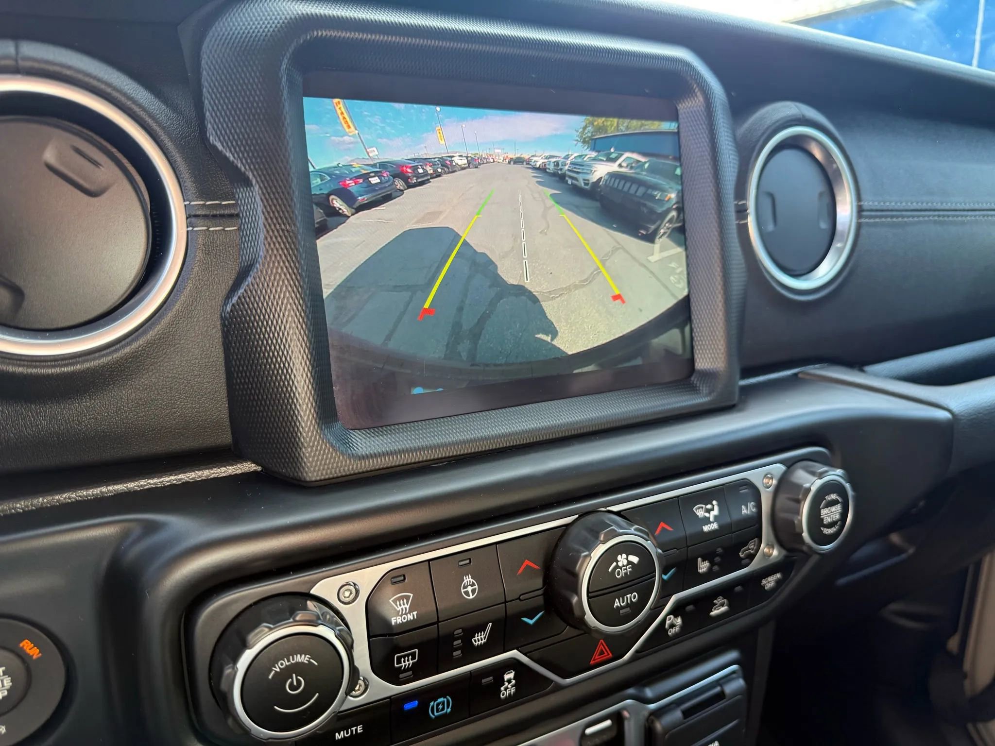 Used 2022 Jeep Wrangler Unlimited Sahara w/ Cold Weather Group image 19