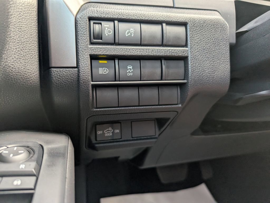 Used 2025 Toyota Tacoma SR5 AWD/4WD image 23