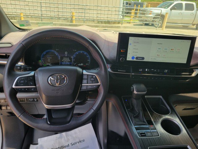 Used 2025 Toyota Sienna XSE FWD image 17