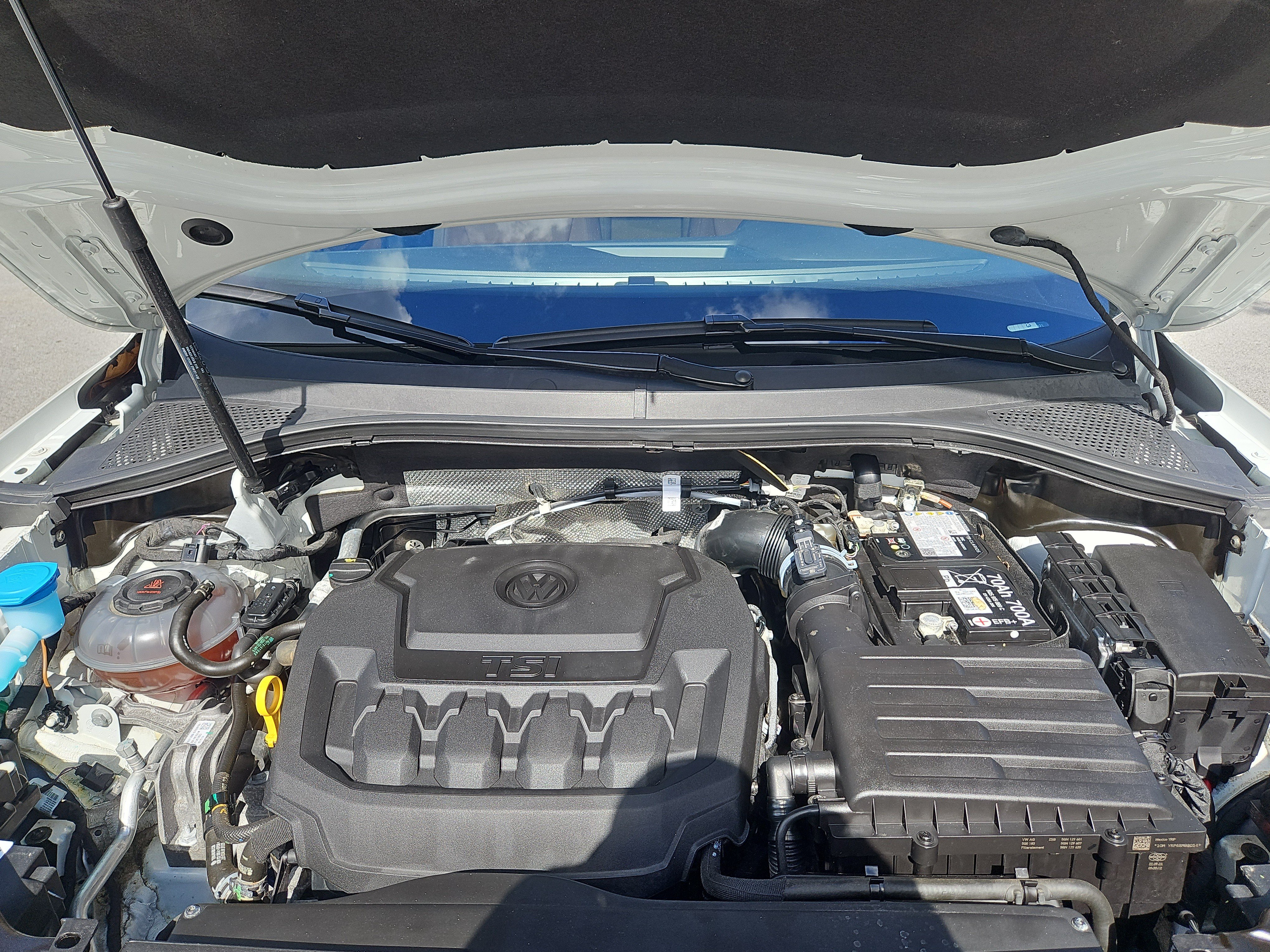 Certified 2024 Volkswagen Tiguan SE R-Line AWD/4WD image 35