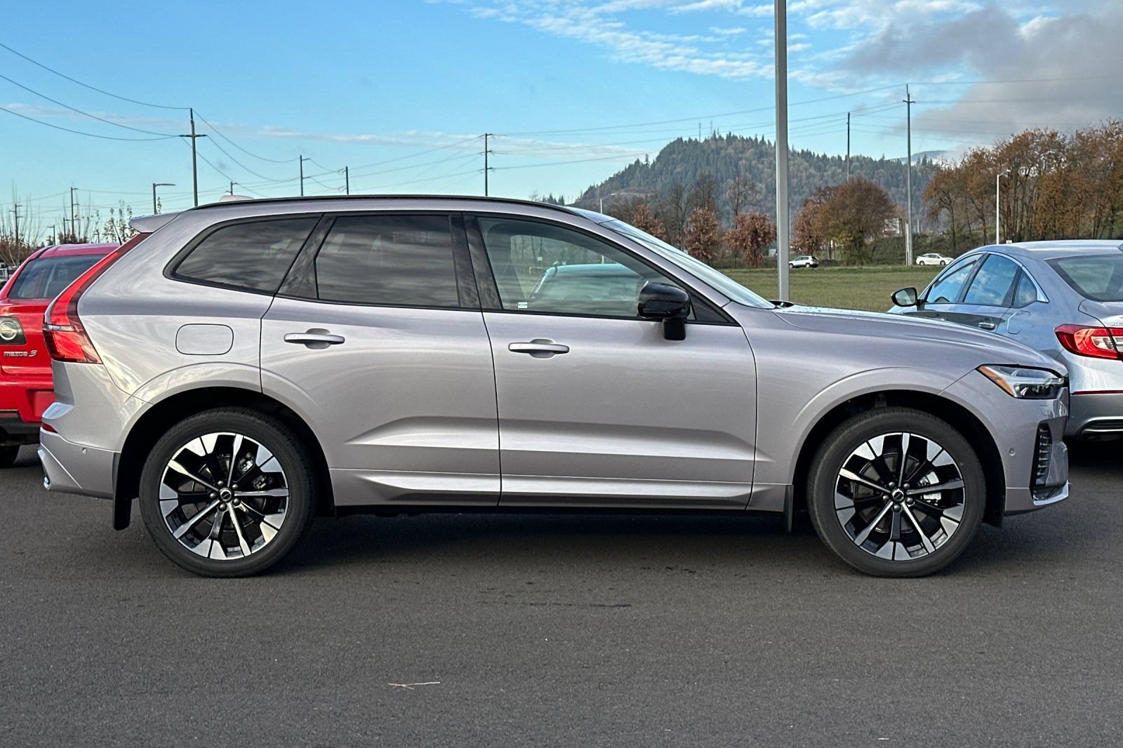 New 2026 Volvo XC60 B5 Plus w/ Climate Package AWD/4WD image 2