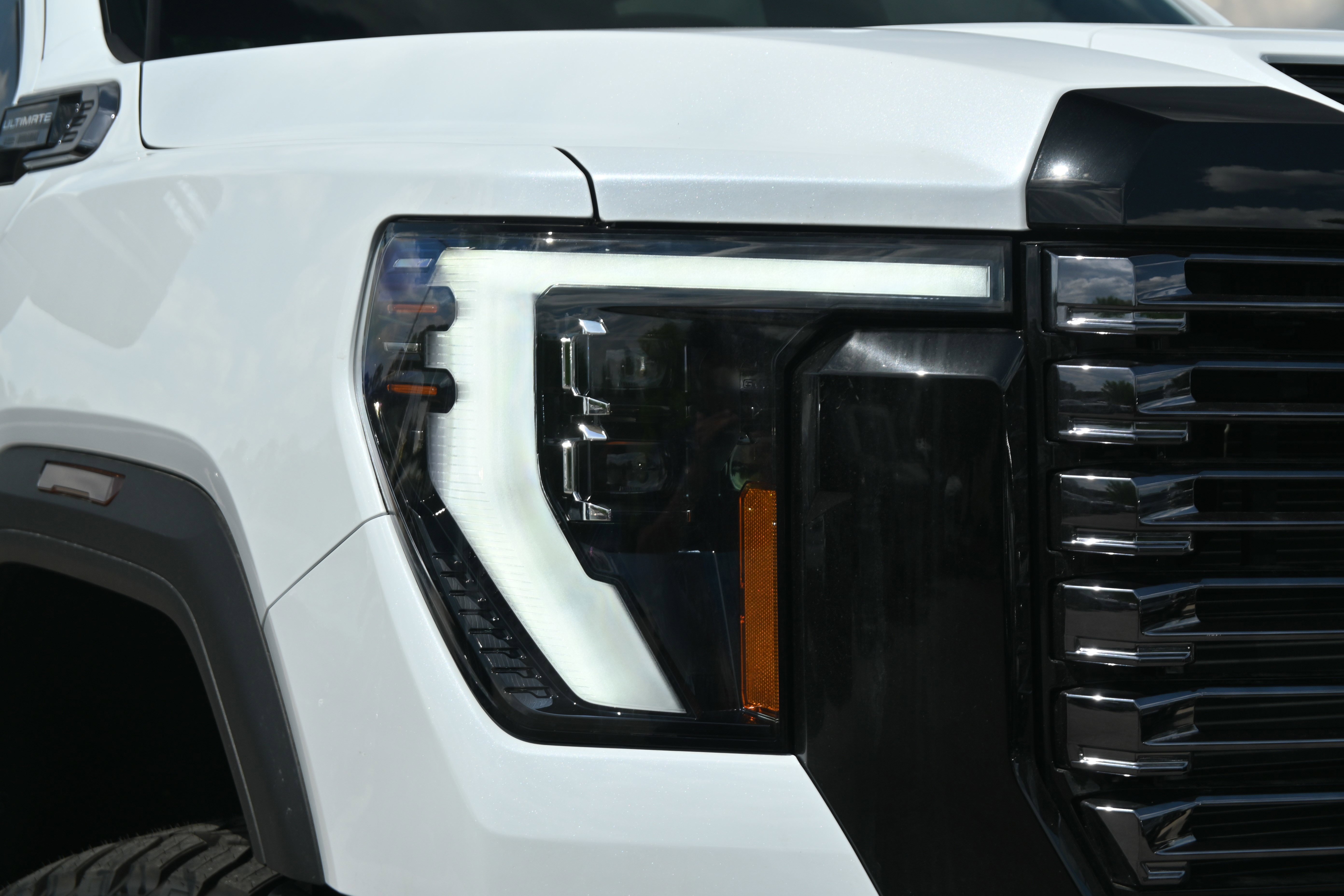 Used 2026 GMC Sierra 3500 Denali Ultimate w/ LPO, Black Badging Package AWD/4WD image 6