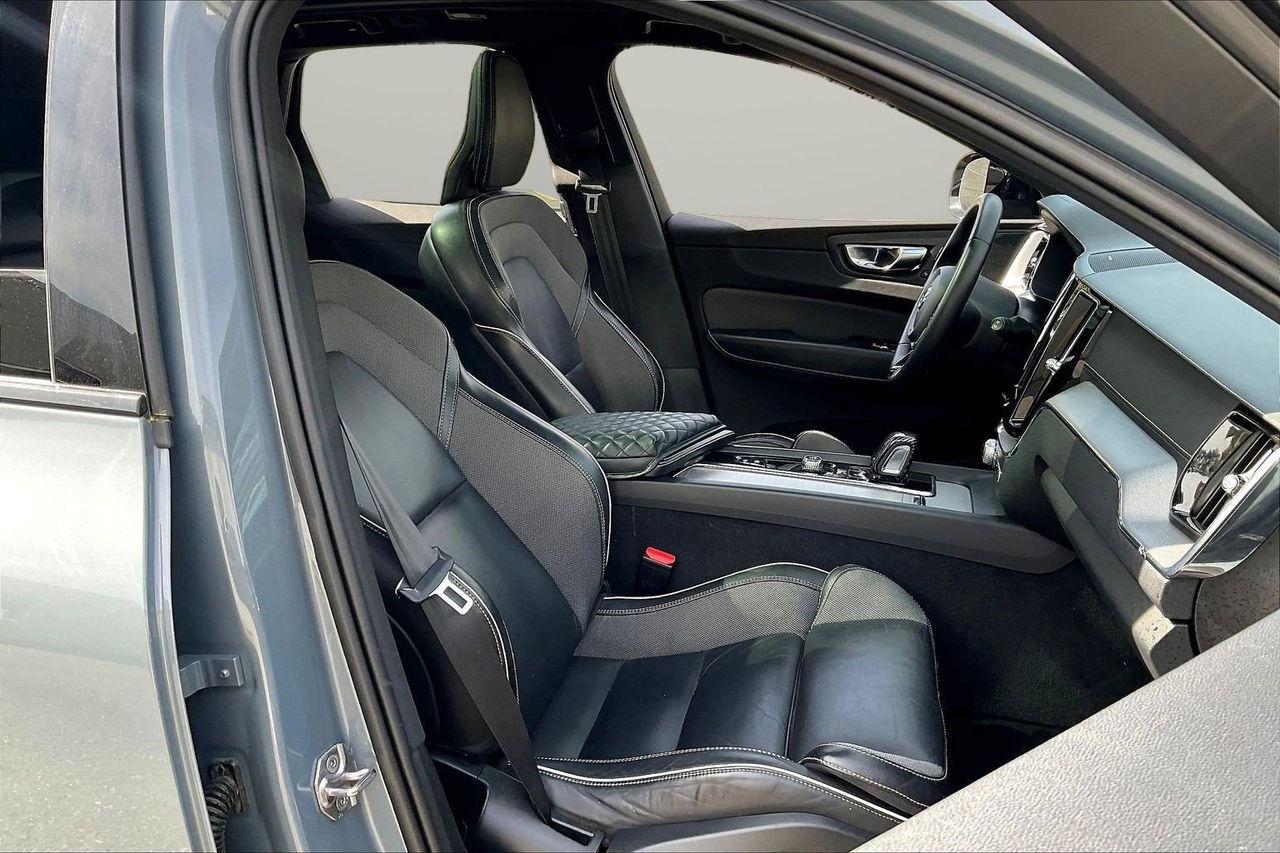 Used 2022 Volvo XC60 B5 R-Design w/ Advanced Package image 24
