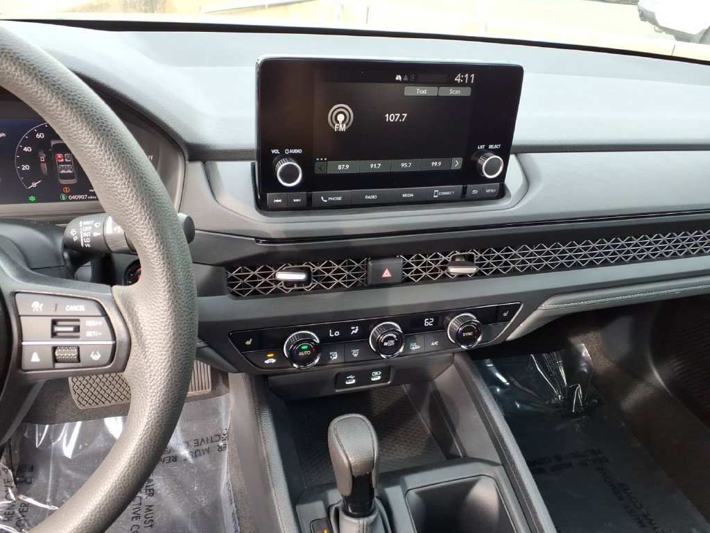 Certified 2025 Honda Accord SE image 9