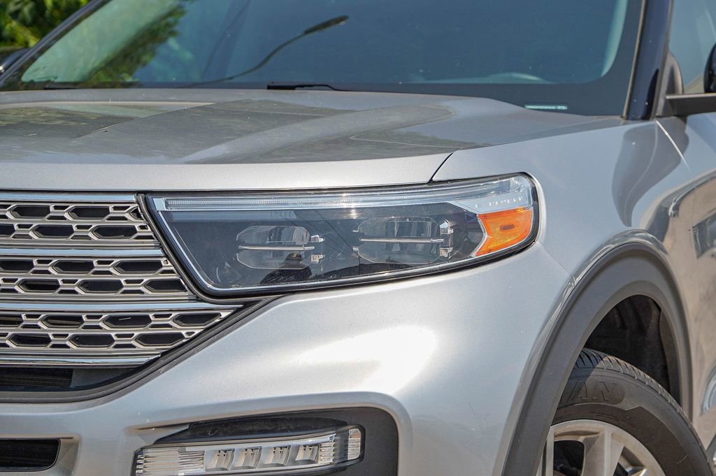 Used 2023 Ford Explorer Limited image 3