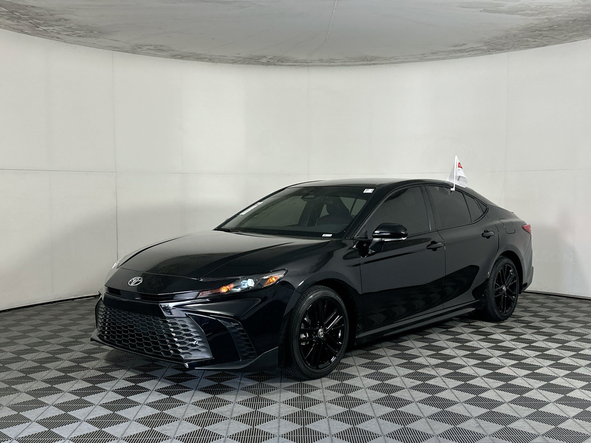 Used 2026 Toyota Camry SE FWD image 7
