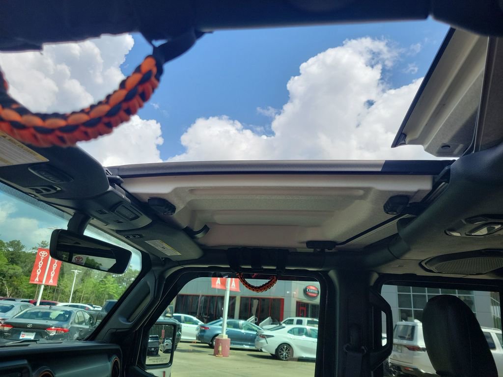 Used 2023 Jeep Gladiator Mojave w/ Cold Weather Group image 18