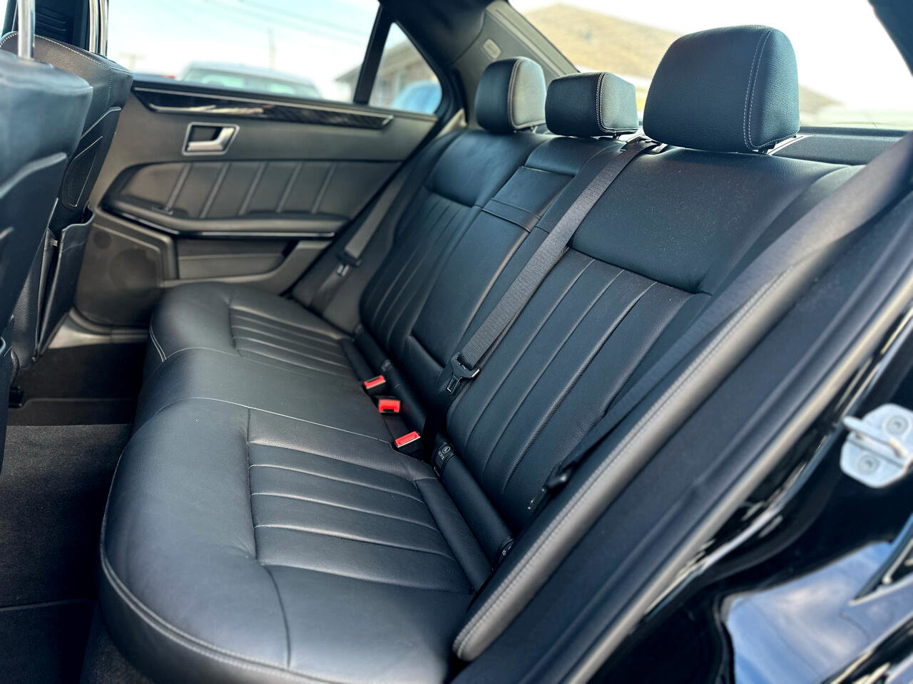 Used 2016 Mercedes-Benz E 400 Sedan image 31