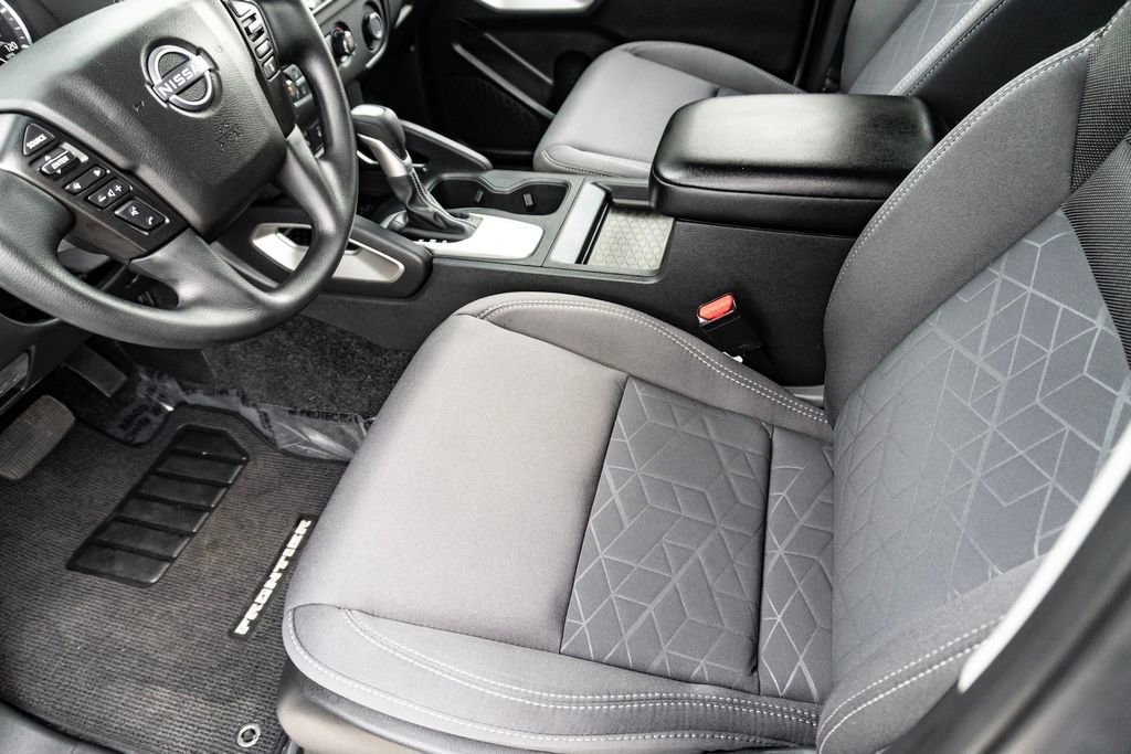 Used 2025 Nissan Frontier SV RWD image 14