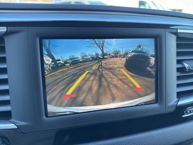 Used 2023 Chrysler Voyager LX image 10