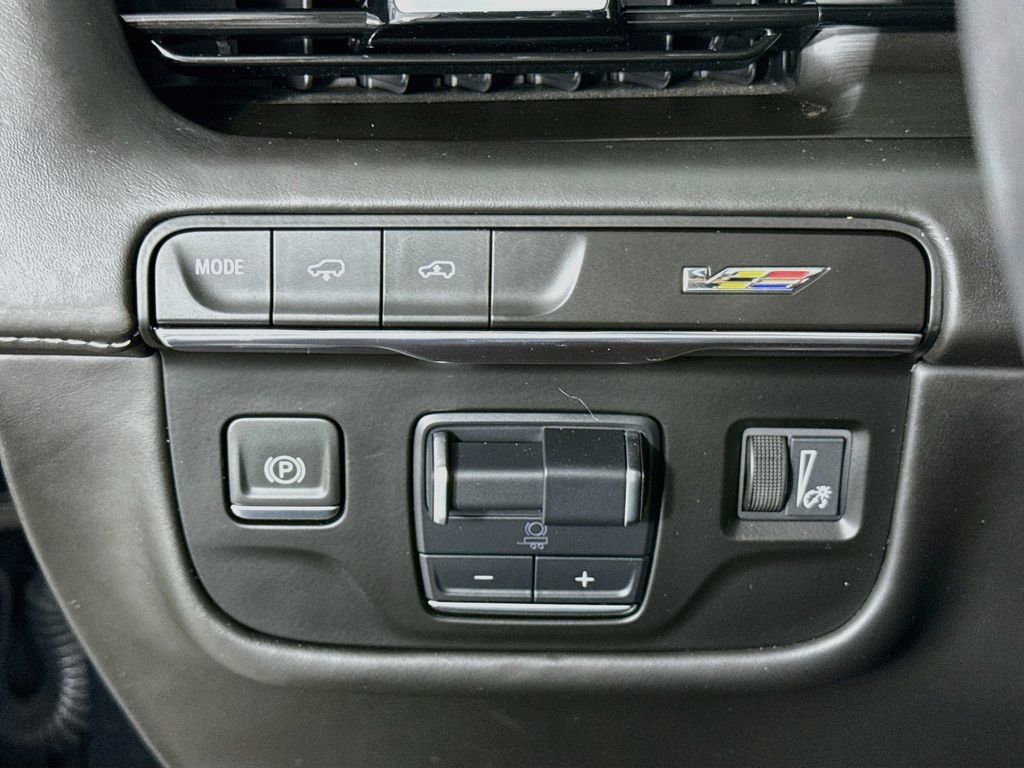 Used 2023 Cadillac Escalade V w/ LPO, ONYX Package AWD/4WD image 10