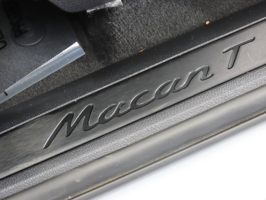 Certified 2024 Porsche Macan Turbo AWD/4WD image 43