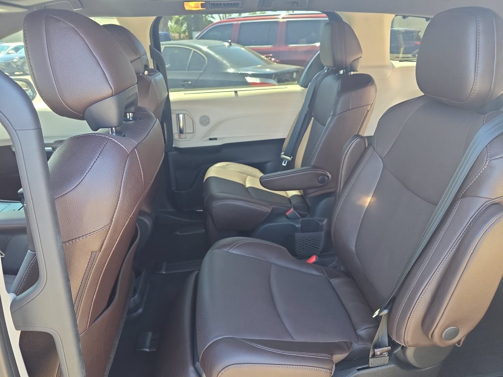 Used 2021 Toyota Sienna Platinum FWD image 24