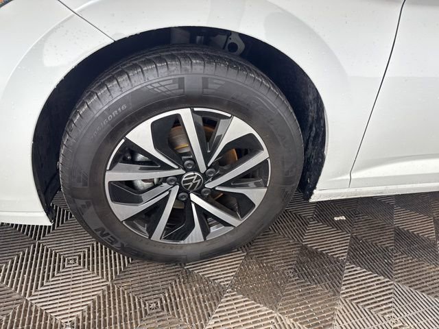 Used 2025 Volkswagen Jetta S image 32