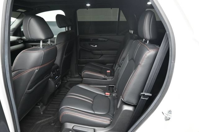 Used 2025 Honda Pilot TrailSport image 16