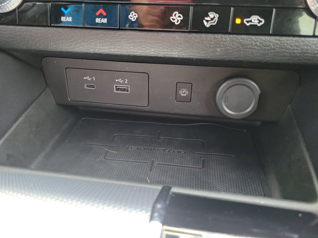 Used 2024 Mitsubishi Outlander SEL image 24