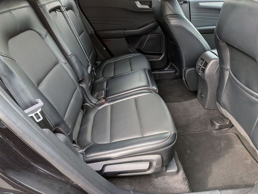 Used 2024 Ford Escape Platinum AWD/4WD image 28