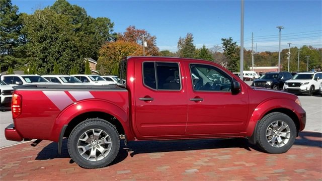 Used 2020 Nissan Frontier SV image 2