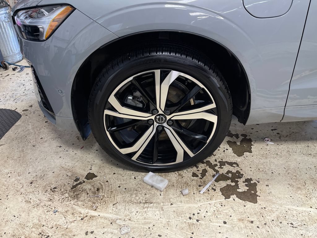Certified 2025 Volvo XC60 T8 Ultra w/ Protection Package Premier AWD/4WD image 11