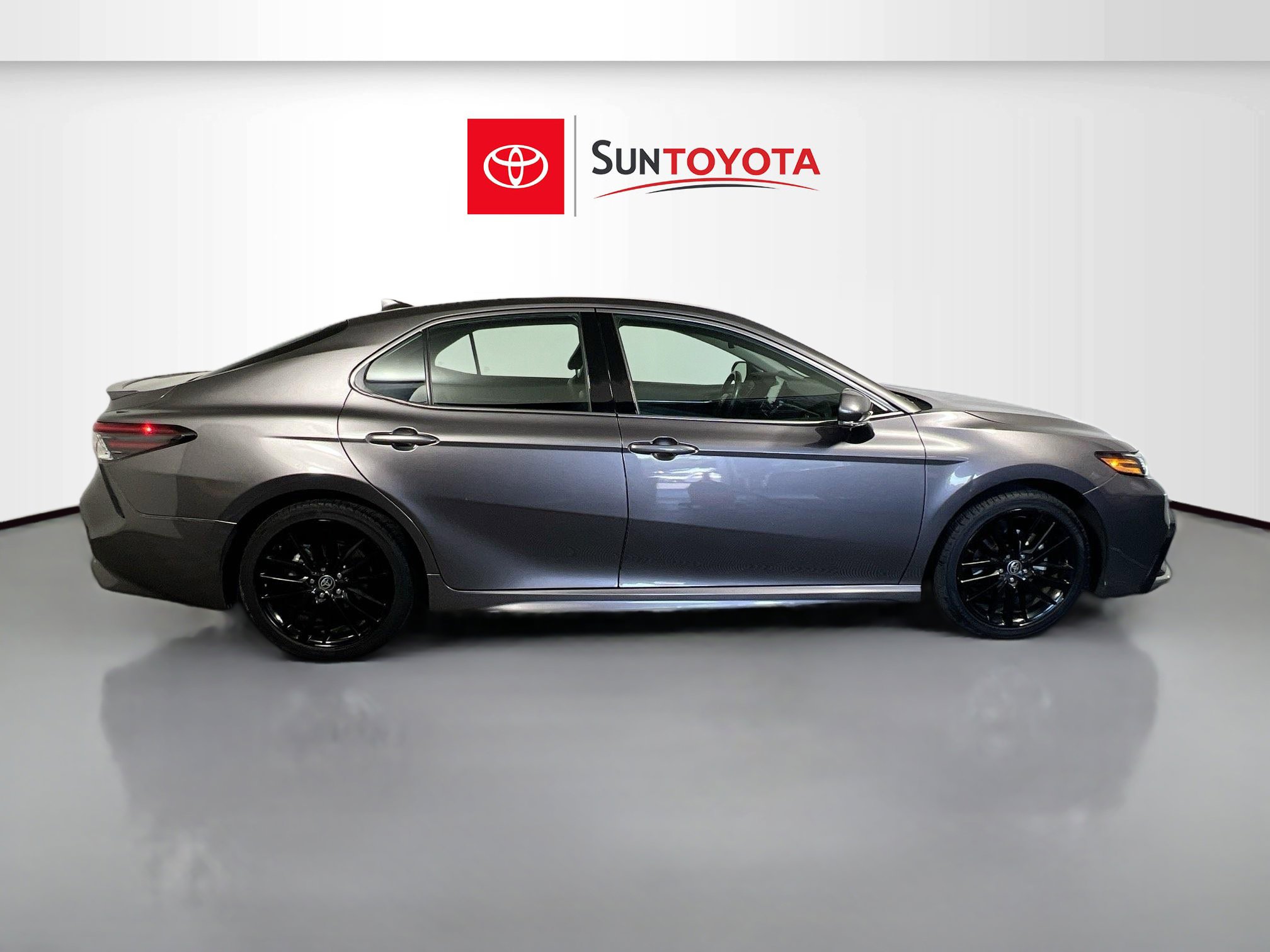 Used 2024 Toyota Camry XSE FWD image 2