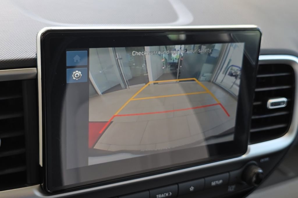 New 2025 Hyundai Venue SEL image 17