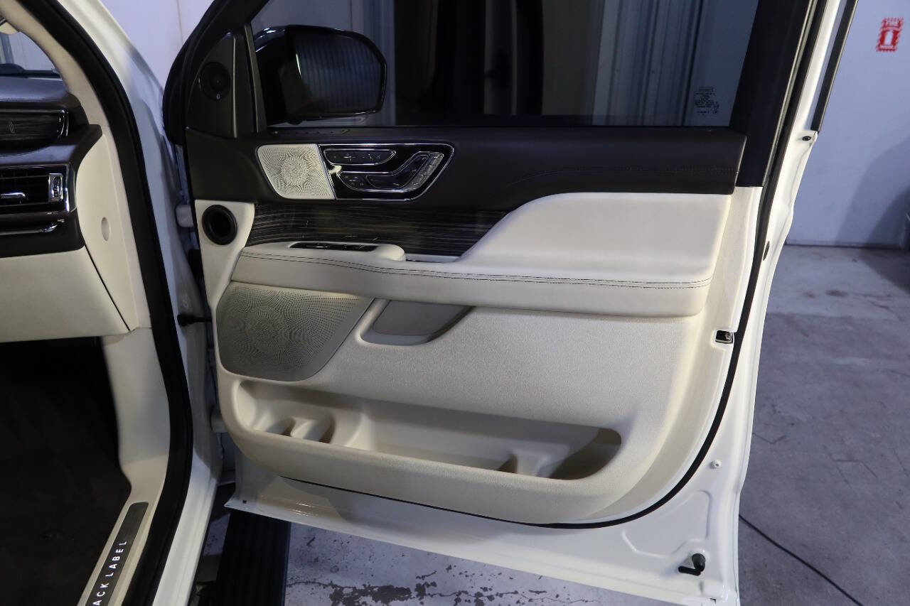 Used 2020 Lincoln Navigator Black Label w/ Cargo Convenience Package image 31