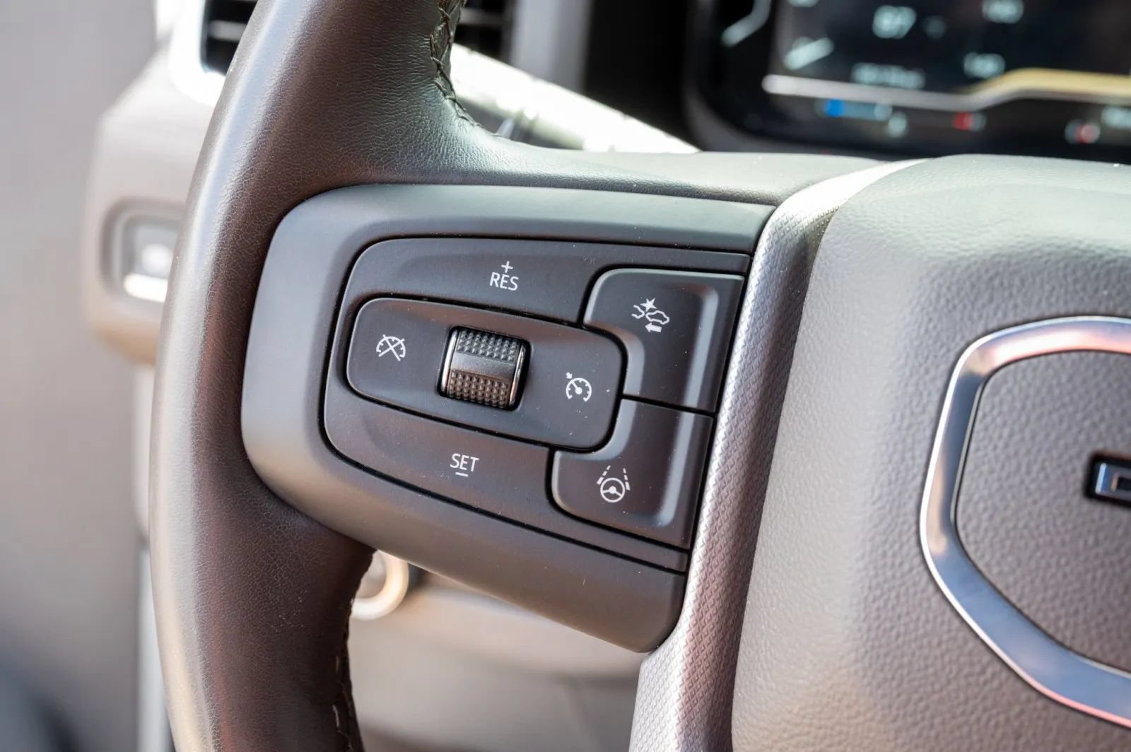 Used 2024 GMC Yukon Denali w/ Denali Reserve Package AWD/4WD image 23