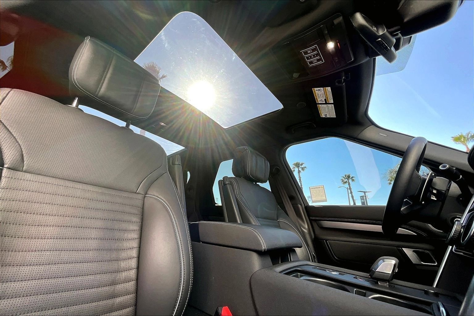 Used 2024 Land Rover Discovery Dynamic SE image 21