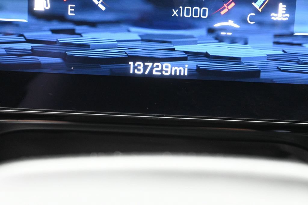 Used 2025 Chevrolet Suburban LT RWD image 39