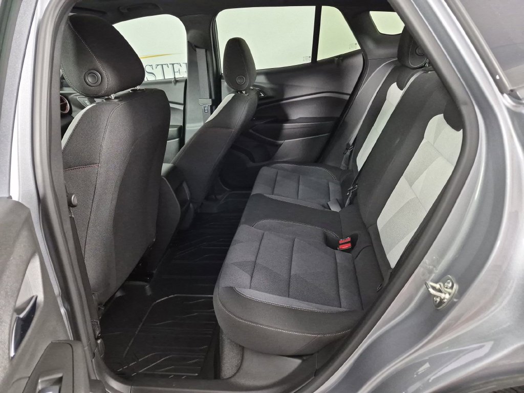 Used 2026 Chevrolet Trax RS w/ Sunroof Package FWD image 29